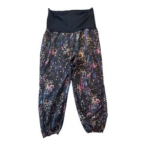Lululemon Om Pant Floral Sport Black Multi / Black Size 10